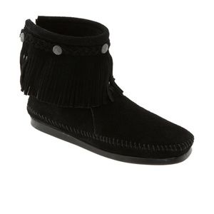 Minnetonka Black Fringe Medallion Booties, Sz 7.5